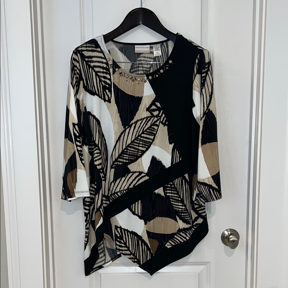 Alfred Dunner Black and Tan Leaf asymmetrical Print Blouse